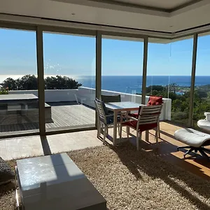 https://apt-the-baules-penthouse-with-spectacular-roof-terrace.hotels-capetown.com