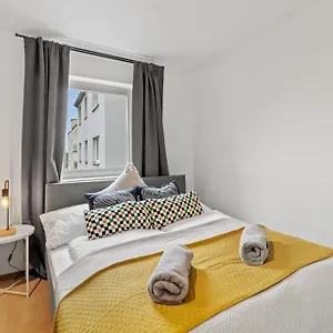Perfect Location, 2 Min To Main Station, Long Term Апартаменты