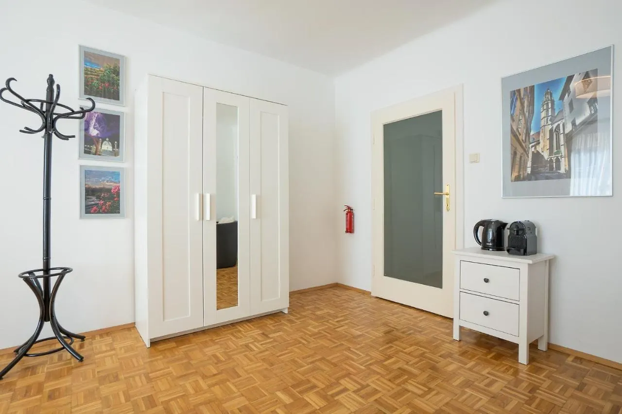 וינה Central Living - Stephansdom Apartments 0*,  אוסטריה