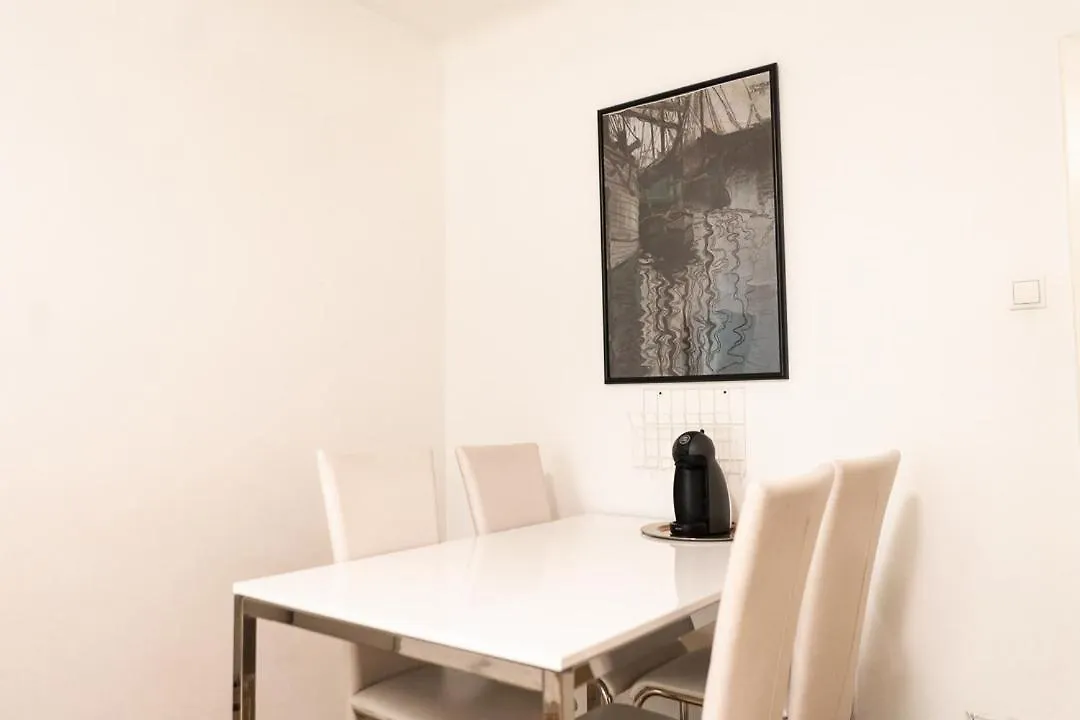 וינה Central Living - Stephansdom Apartments אוסטריה