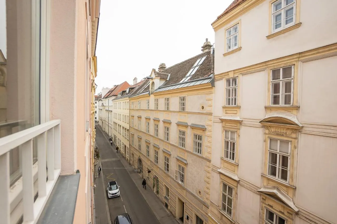 Central Living - Stephansdom Apartments Vienna 0*,